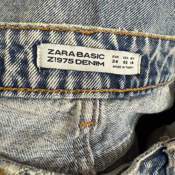 Zara Blue Straight Leg Jeans with Vintage-Inspired Look - Picture 12 of 12